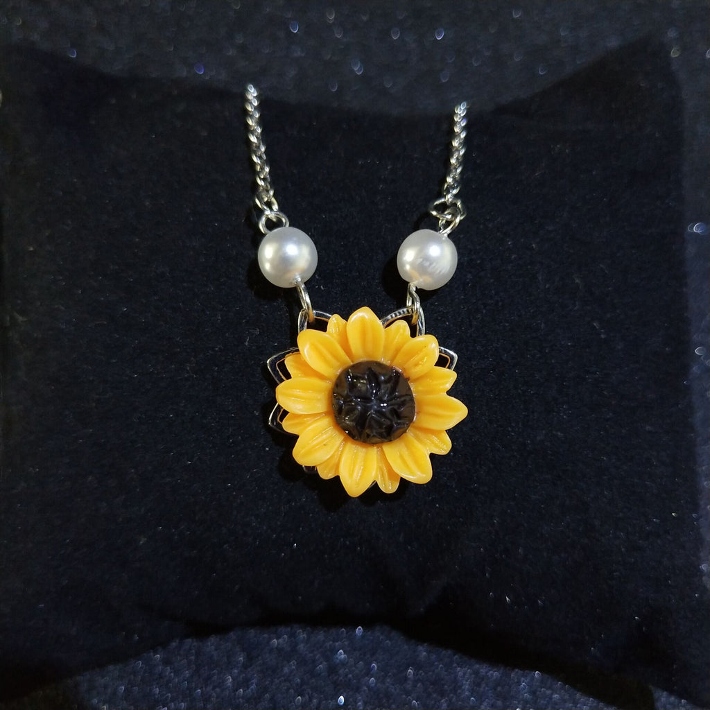 Sunflower leaf pendant necklace
